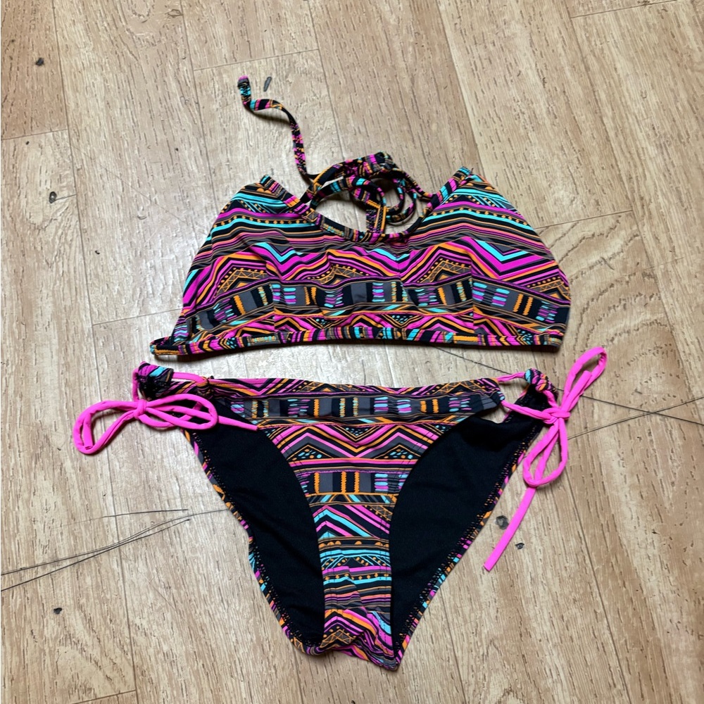 Colorful Women's Bathing Suit Matching Set - Top (small), Bottoms (Medium)